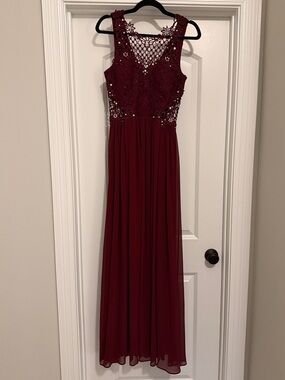 City Triangle Sleeveless Lace Bodice Floor Length Dress in Burgundy